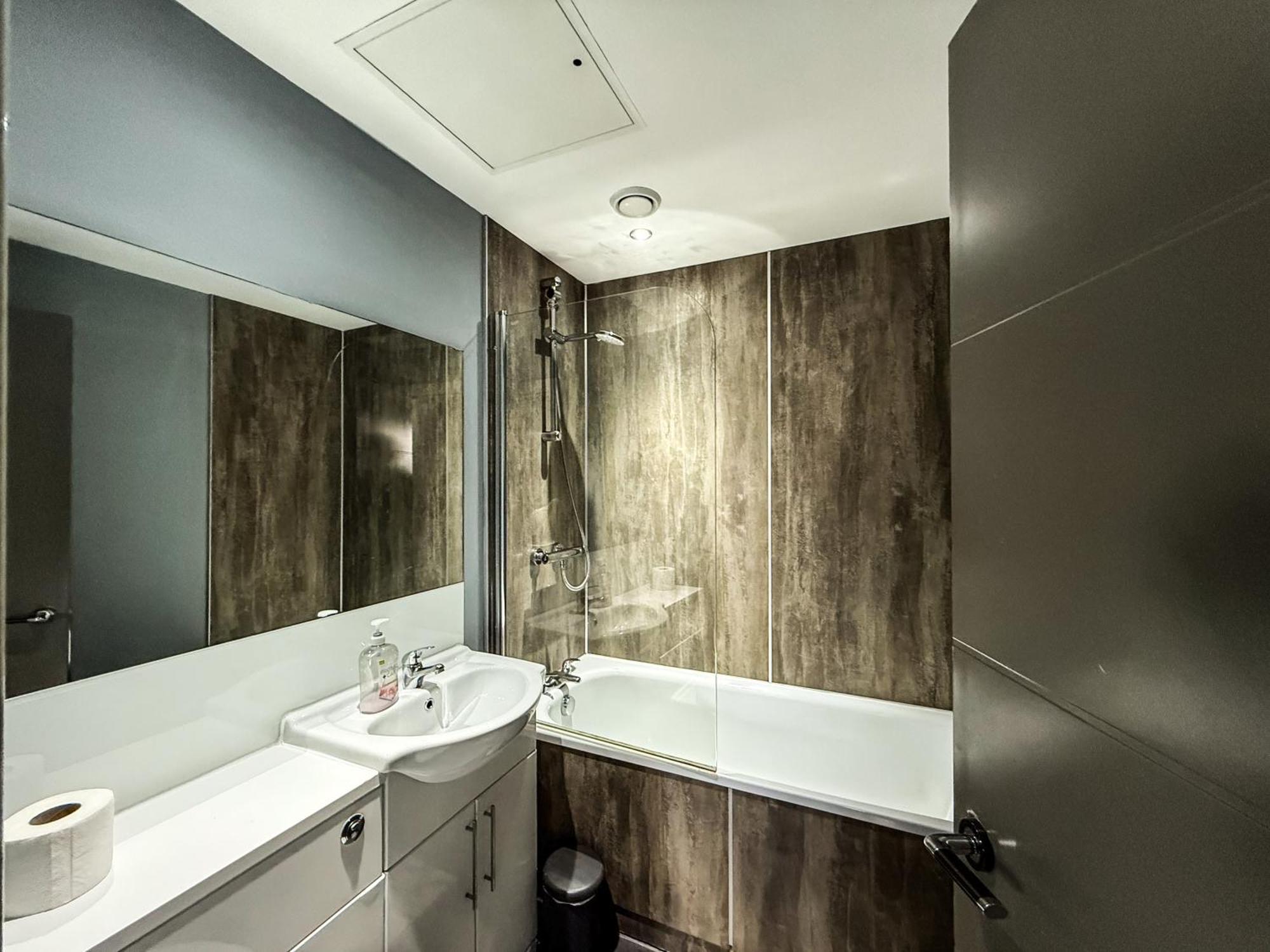 2 Bedroom Apartment In The Heart Of Newcastle - Spacious - Sleeps 7 Extérieur photo